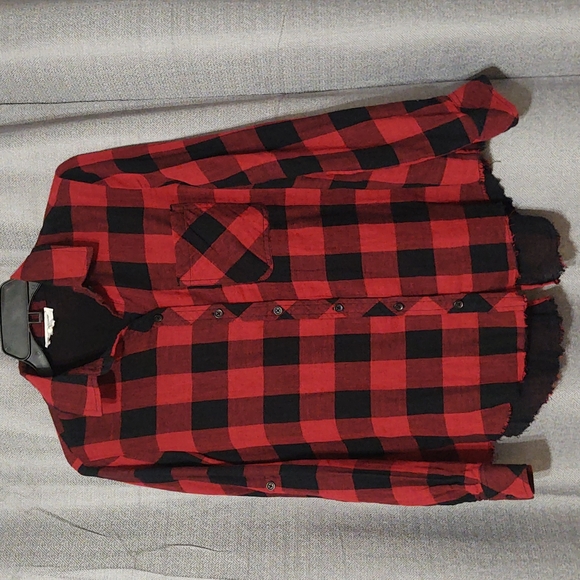 beachlunchlounge Tops - beach.lunch.lounge Red & Black Buffalo Plaid Button Down shirt Sz Small
